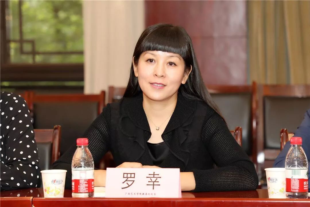 我校教务处处长罗幸讲话教务处副处长王雪峰认真了解了川音日常教学